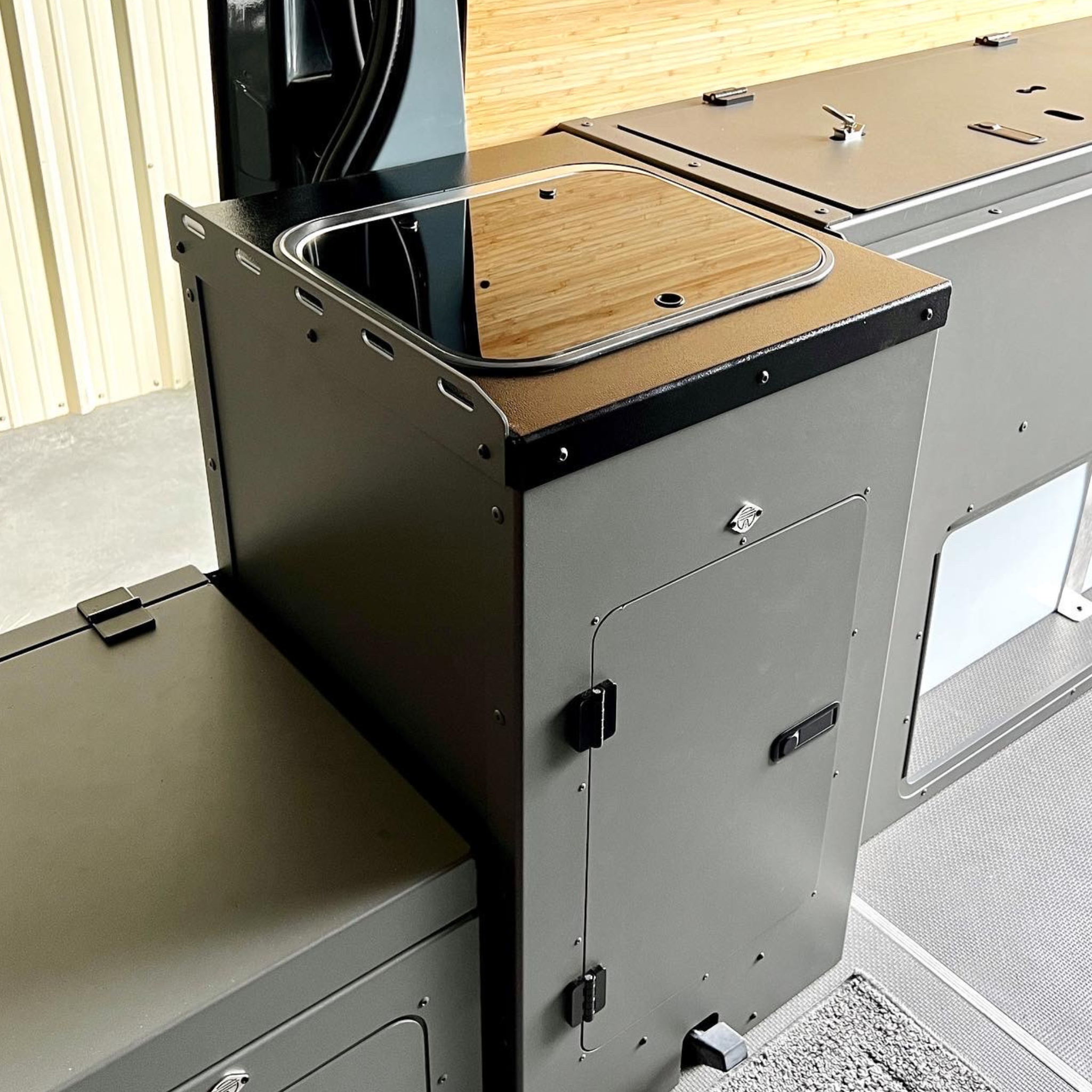PEDESTAL GALLEY